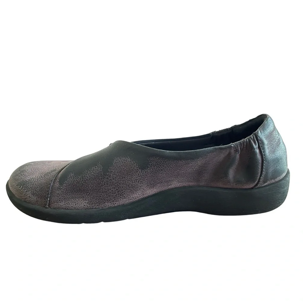 Clark's Cloudsteppers Purple Distress Loafers Soft Cushion Women's 9 Slip On